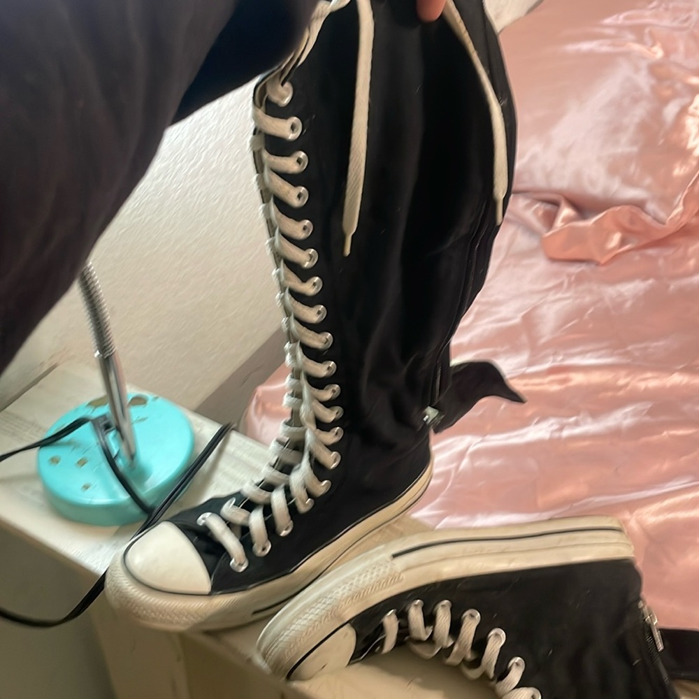 Knee high converse Men’s 5 women’s 7 extra high top converse